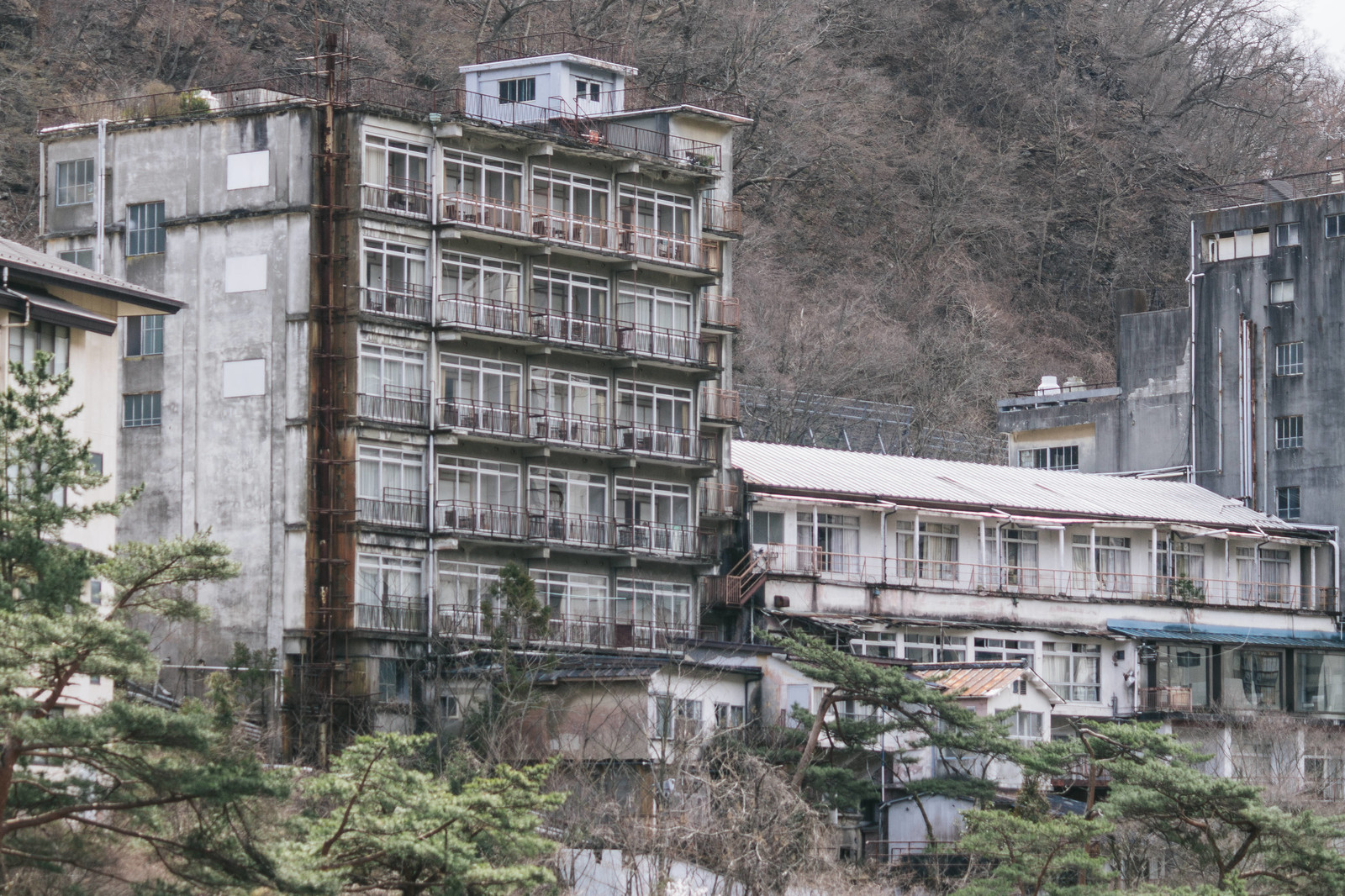 温泉街の廃墟